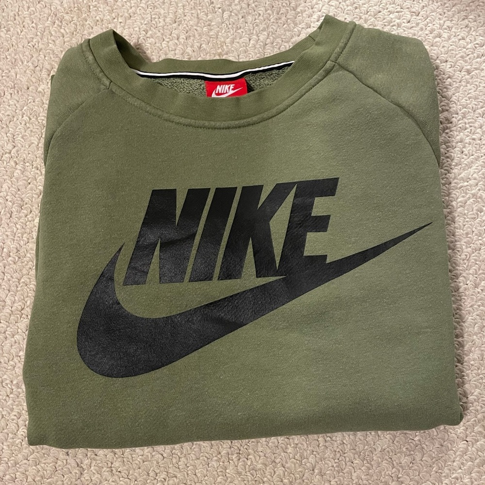 Nike olive green crewneck with pockets